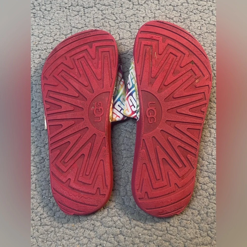 Ugg Beach Slippers Girls Size 1 Red And White‎ Logo Print